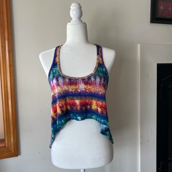 Strawberry Women’s Sleeveless Cropped Tank Top - Picture 1 of 15